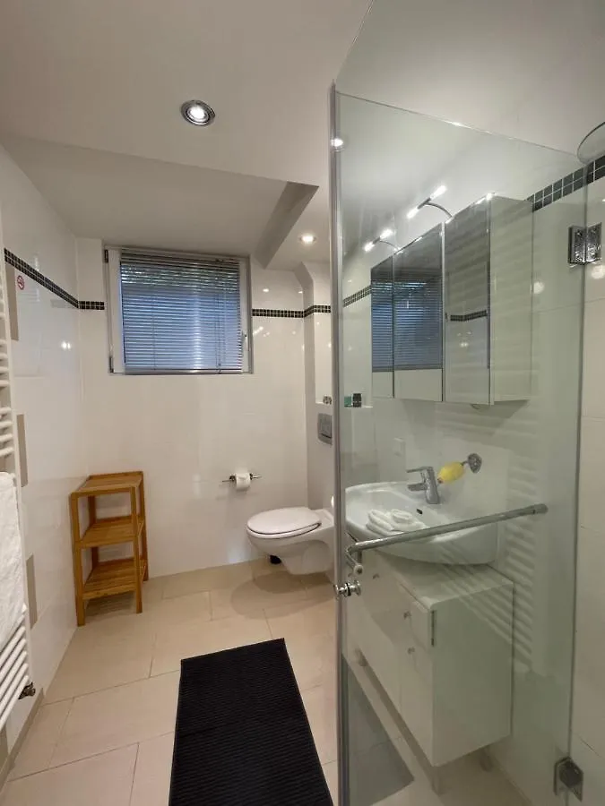 4 Bedrooms, 2 Bathrooms, Kitchen, Terrace - 10 Min To Fairground Düsseldorf Německo