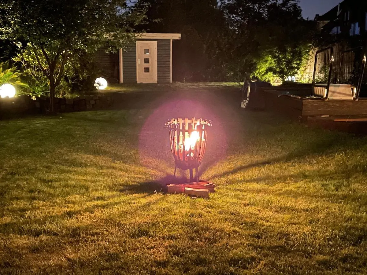 4 Bedrooms, 2 Bathrooms, Kitchen, Terrace - 10 Min To Fairground Düsseldorf