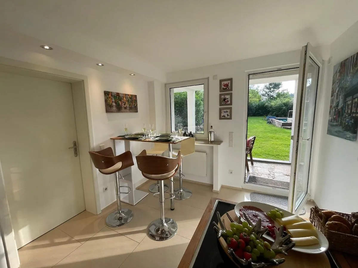 4 Bedrooms, 2 Bathrooms, Kitchen, Terrace - 10 Min To Fairground Düsseldorf